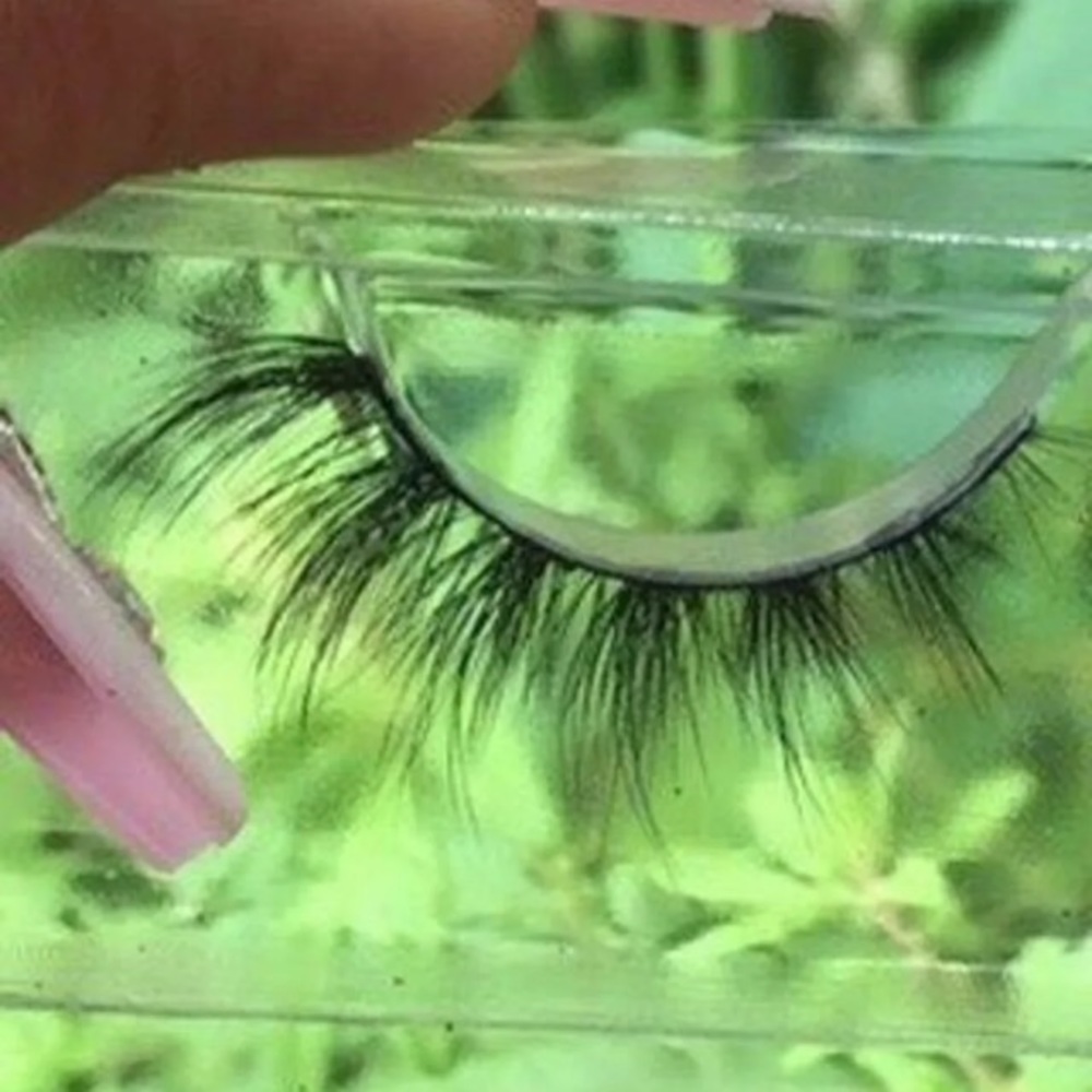 Natural eyelashes makeup